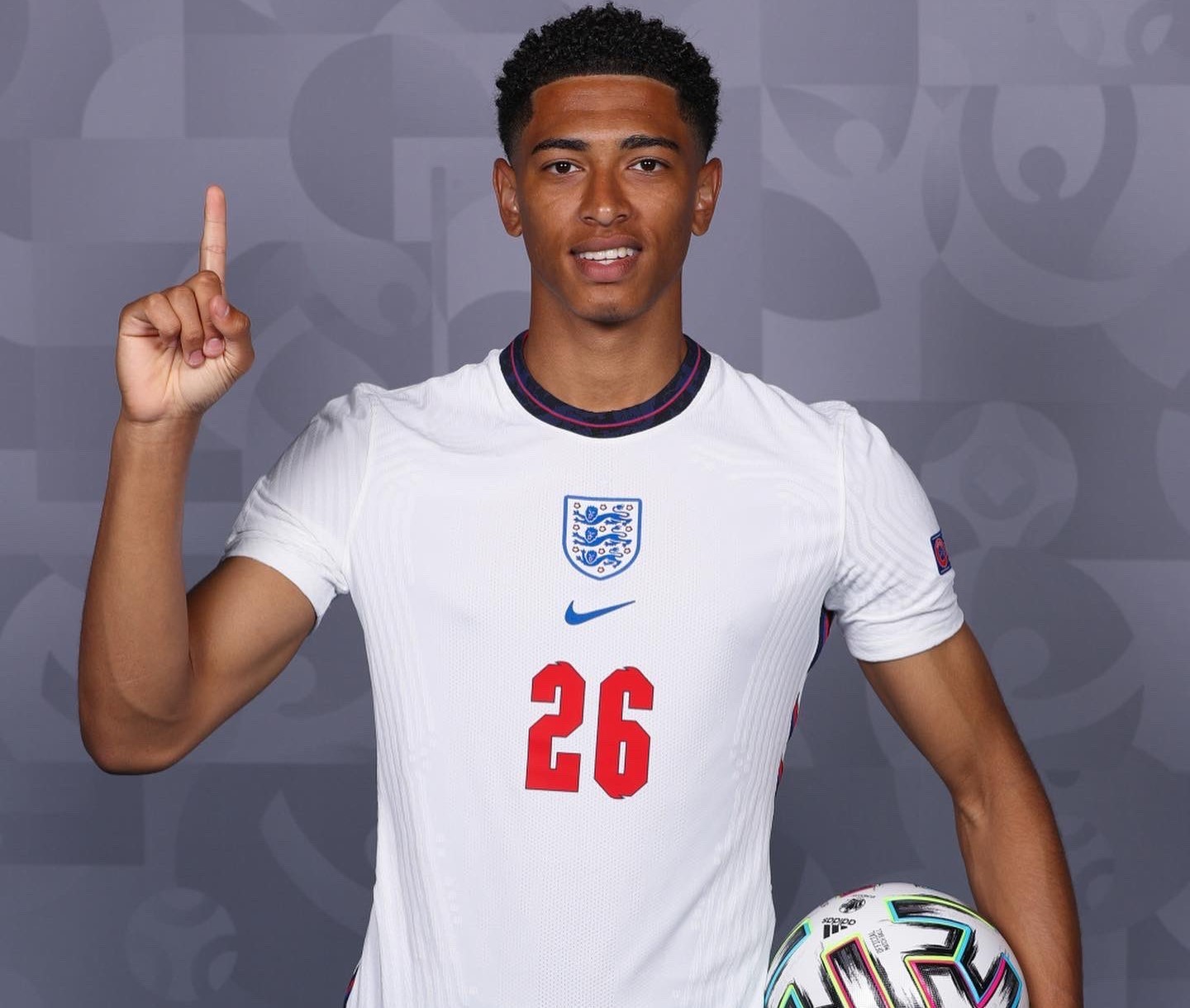 西媒：阿劳霍现身乌拉圭欢度圣诞，球队恢复训练后将归队（西媒：阿劳霍回乌拉圭过圣诞，球队重启训练后归队）