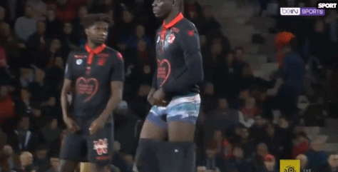 观战台：枪手苦战维拉+曼城遇黑马 梅西冲击生涯第47冠