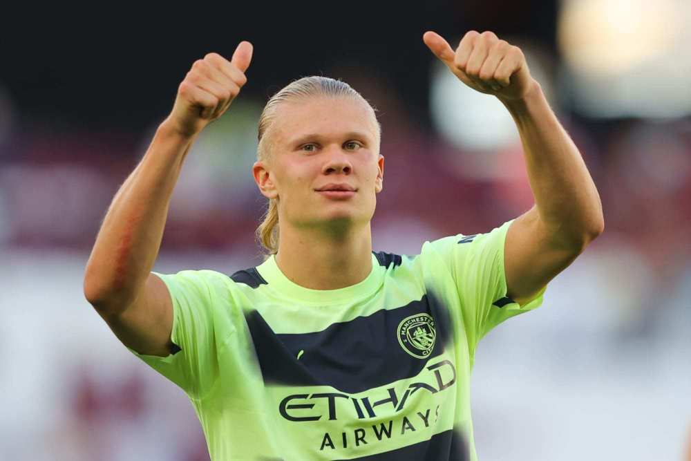 收到国足纪念球衣，尹鸿博：感谢祖国，为国出战是最大骄傲