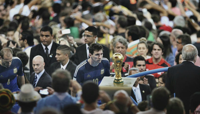 路易斯-迪亚斯本赛季德甲3次单场传射，同期五大联赛并列第一（德甲本赛季路易斯-迪亚斯已3场完成传射，同期五大联赛并列第一）