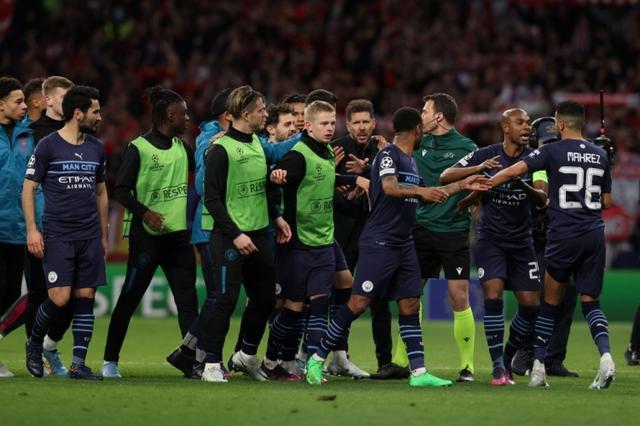 英媒：费迪南德称卢克-肖在曼联有重要地位，他需要证明自己