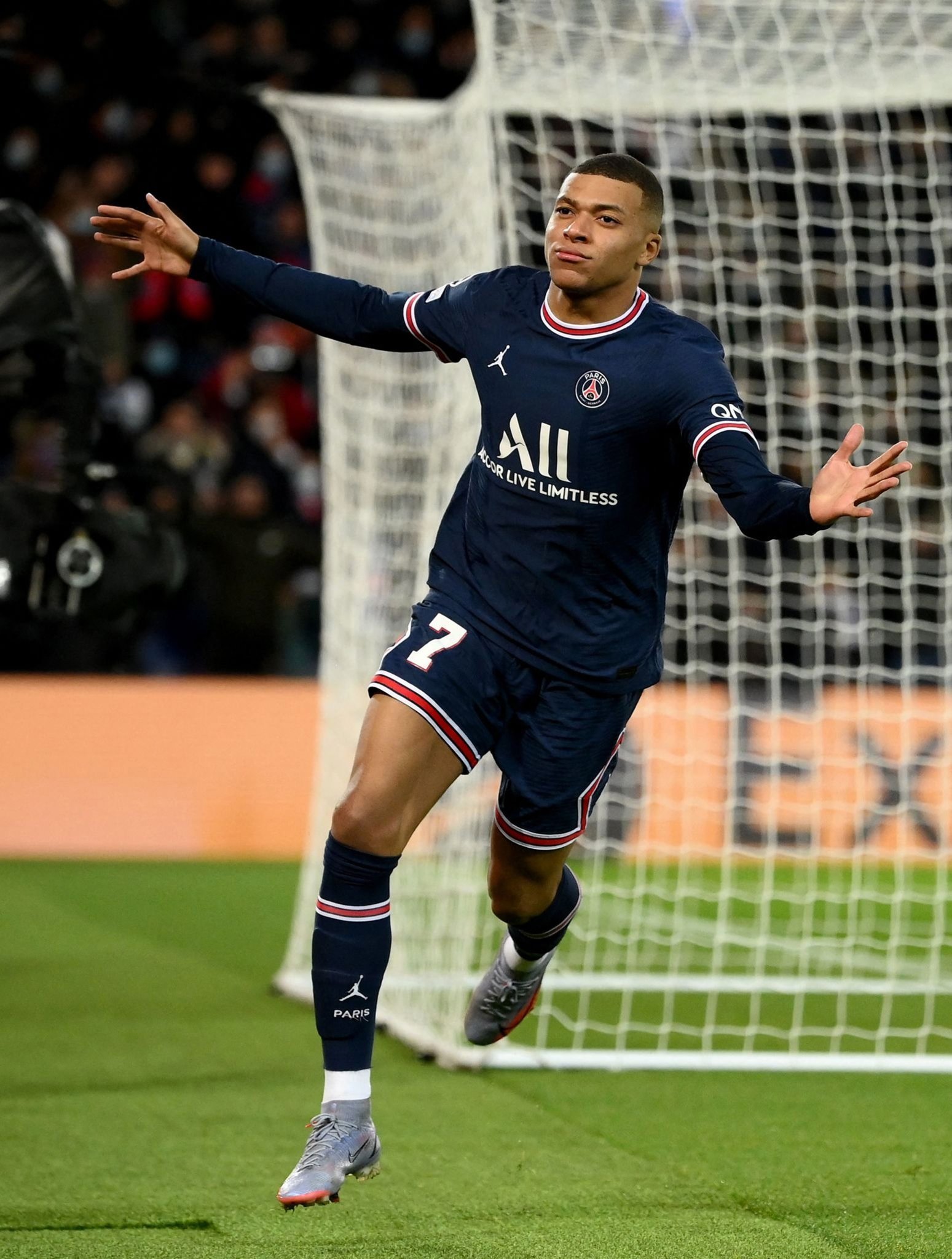 35秒，普利希奇是米兰自2008年2月以来意甲替补进球最快球员（35秒闪击，普利希奇创米兰自2008年2月以来意甲替补最快进球纪录）