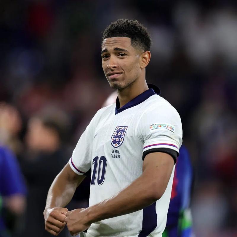 罗马诺：我可以保证，曼联将在明年签下一到两名重量级中场（罗马诺：确定无疑，曼联明年将引进一至两名顶级中场）