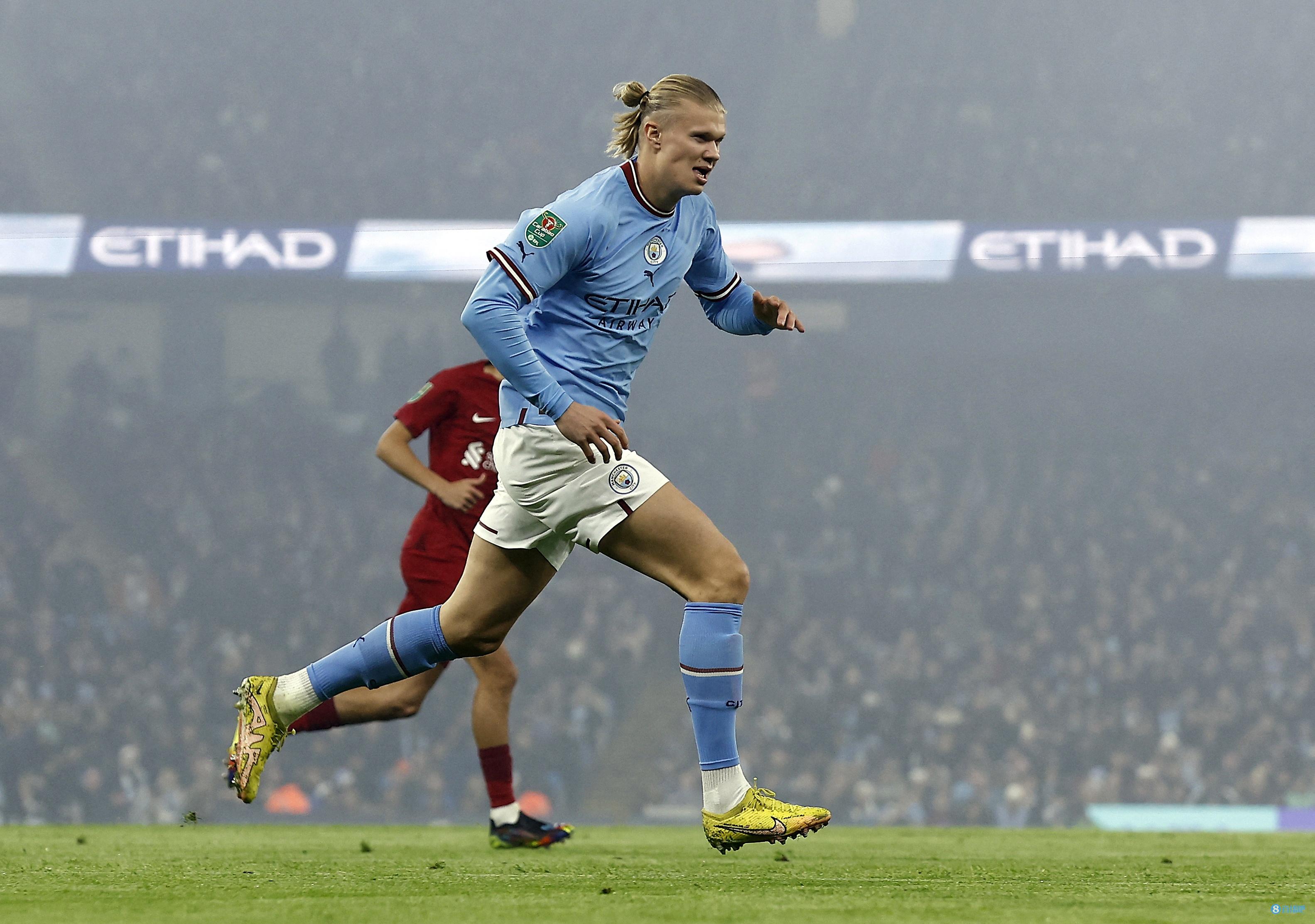 库尼亚赛后向老东家狼队球迷鼓掌致谢