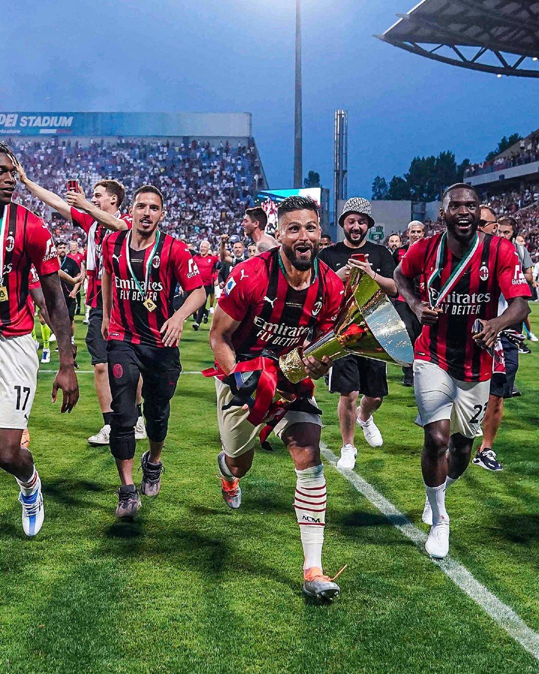 阿根廷美女老师用梅西表情包为学生评分：谁想让梅西伤心呢？