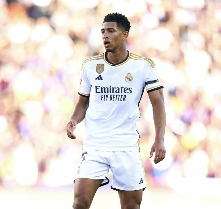 轻伤不下火线！记者：姆巴佩左手无名指骨折，但仍将出战曼城