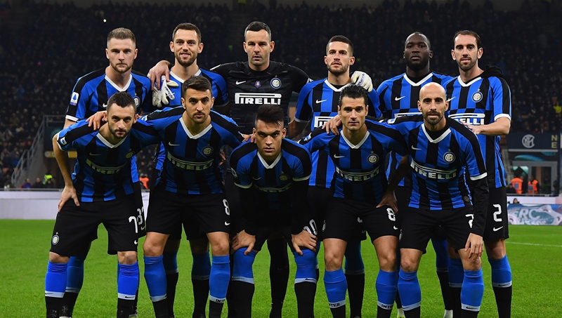 皇马后防问题严重，阿诺德伤缺，球员轮换困难，姆巴佩虽强但后防乏力，形势严峻。