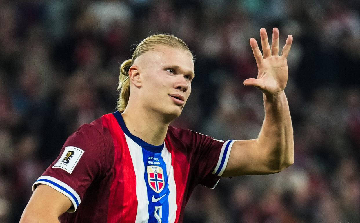 德国杯半场：斯特龙普夫乌龙+染红，斯图加特1-0十人波鸿（德国杯半场战报：斯特龙普夫乌龙+被罚下，十人波鸿0-1落后斯图加特）