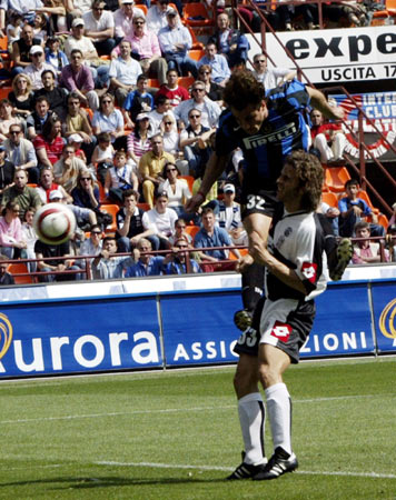 本轮欧冠最佳阵容：诺伊尔、福登、奥斯梅恩、梅里诺在列（欧冠本轮最佳阵容出炉：诺伊尔、福登、奥斯梅恩、梅里诺入选）