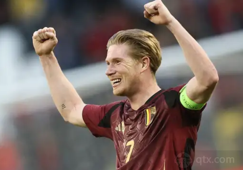 斯洛特回应萨拉赫言论，确认其缺席欧冠对阵米兰（斯洛特回应萨拉赫言论：确认萨拉赫无缘欧冠战米兰）