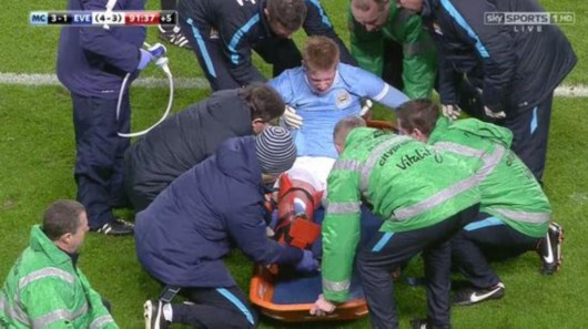 萨拉赫落选！利物浦仅19人出征欧冠 纯血边锋只剩1人（萨拉赫未入选！利物浦欧冠仅19人随队 纯血边锋仅余一人）