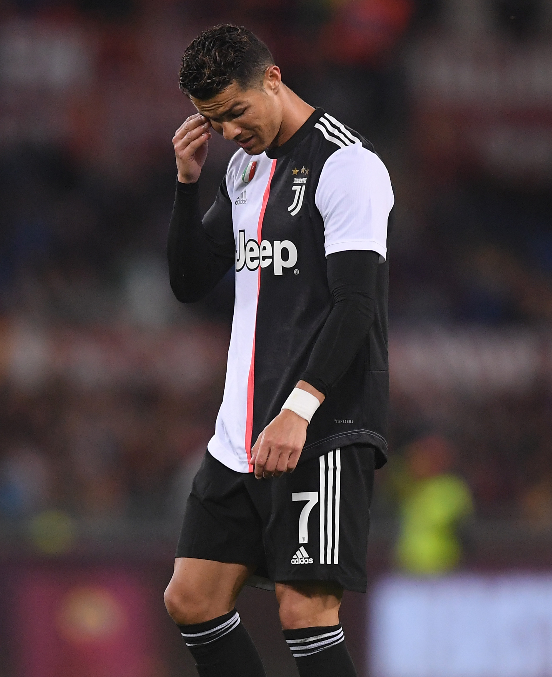 阿森纳3-1拜仁破其不败金身，马杜埃凯首球诺伊尔失误送礼