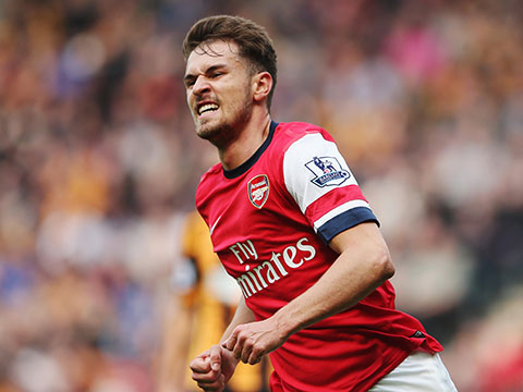 西甲半场：格拉数次抢点造险，瓦伦西亚暂0-0莱万特（西甲半场战报：格拉多次抢点制造威胁，瓦伦西亚与莱万特暂互交白卷）