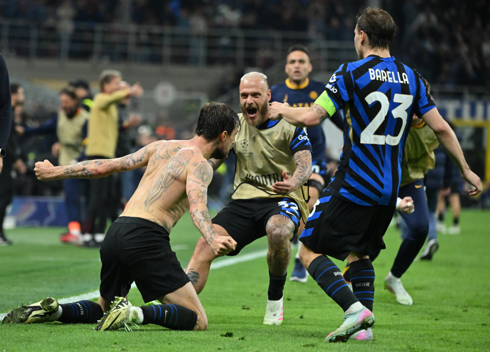 欧冠夺冠赔率：利物浦1赔5居首 3强并列紧追（欧冠冠军赔率更新：利物浦以1赔5领跑，三强并列紧随其后）