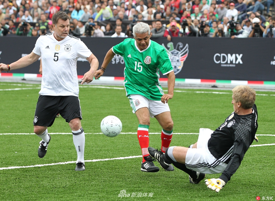 TA：巴萨防守存在问题，但弗里克无意放弃高位防线的战术